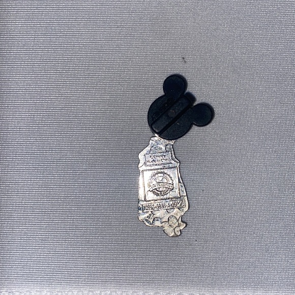 Peter Pan Wendy Disney Pin - Picture 2 of 2